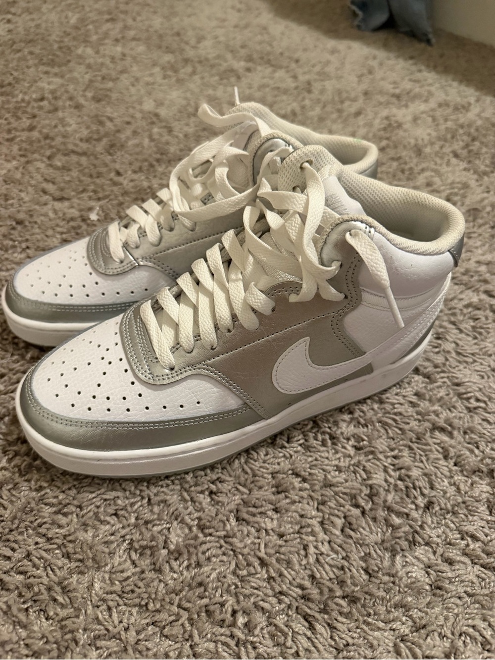 Nike Mid-Top Sneakers in White and Light Gray